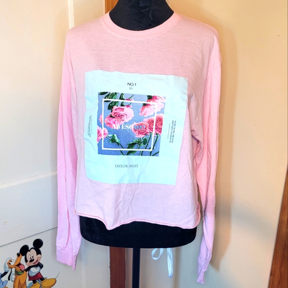 Taylor Swift | NWOT Me! Awesome Pink Floral Crop Top Size Medium